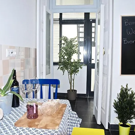 Family In The Center Of Apartman *